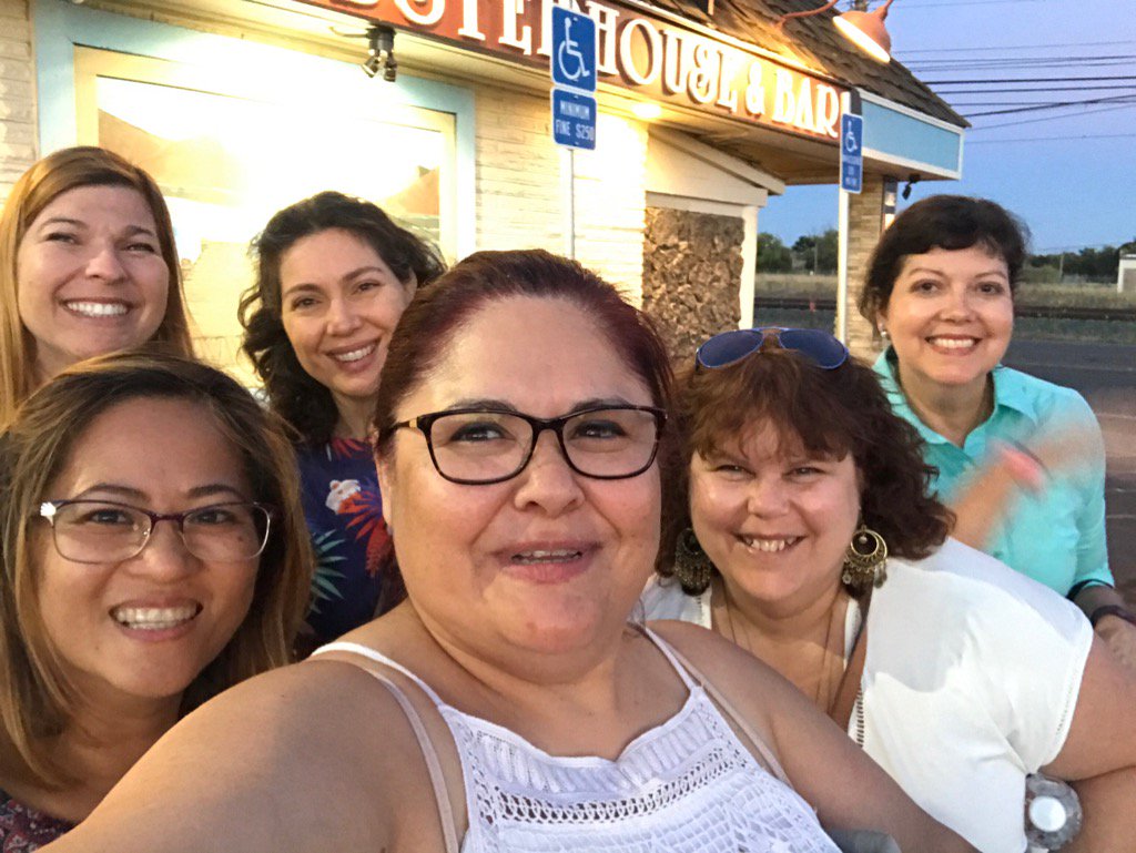 Nelida760's tweet photo. Great dinner in SAC with some of the best #CTAILC members #mathcommprac https://t.co/ACLJjTk2Ap