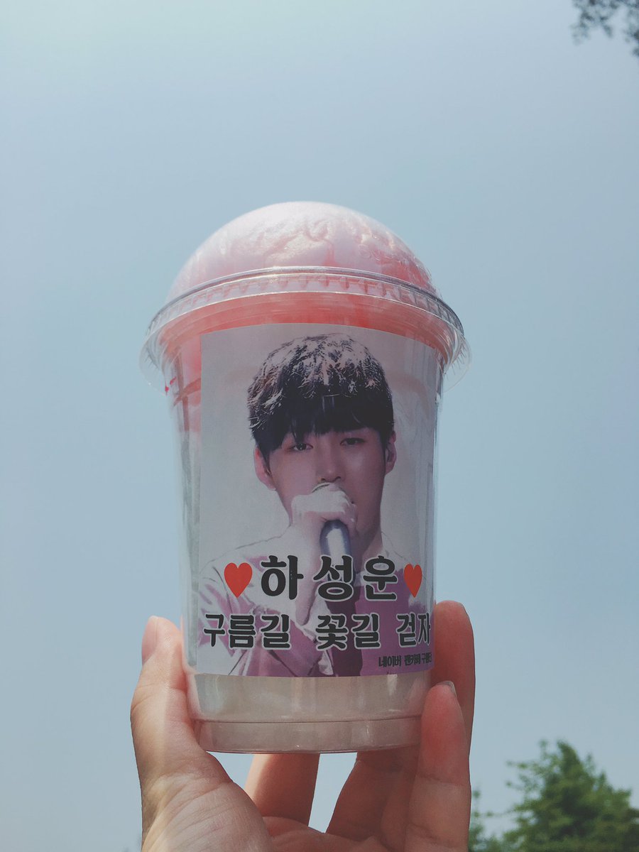 0322_kumo's tweet photo. 슈스님을 염원하는 줄이 끝이 없습니다ㅋㅋ https://t.co/WwJRDNwNo6