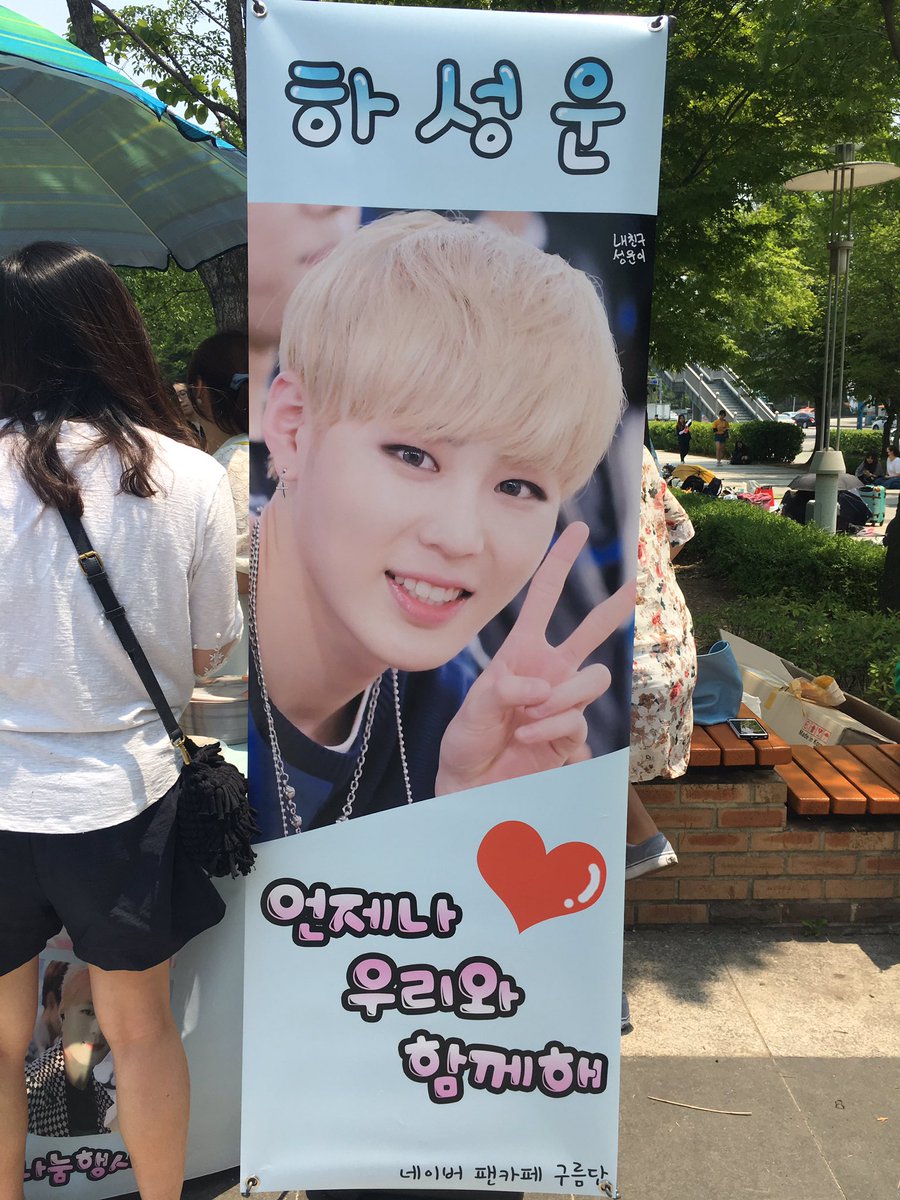 0322_kumo's tweet photo. 슈스님을 염원하는 줄이 끝이 없습니다ㅋㅋ https://t.co/WwJRDNwNo6