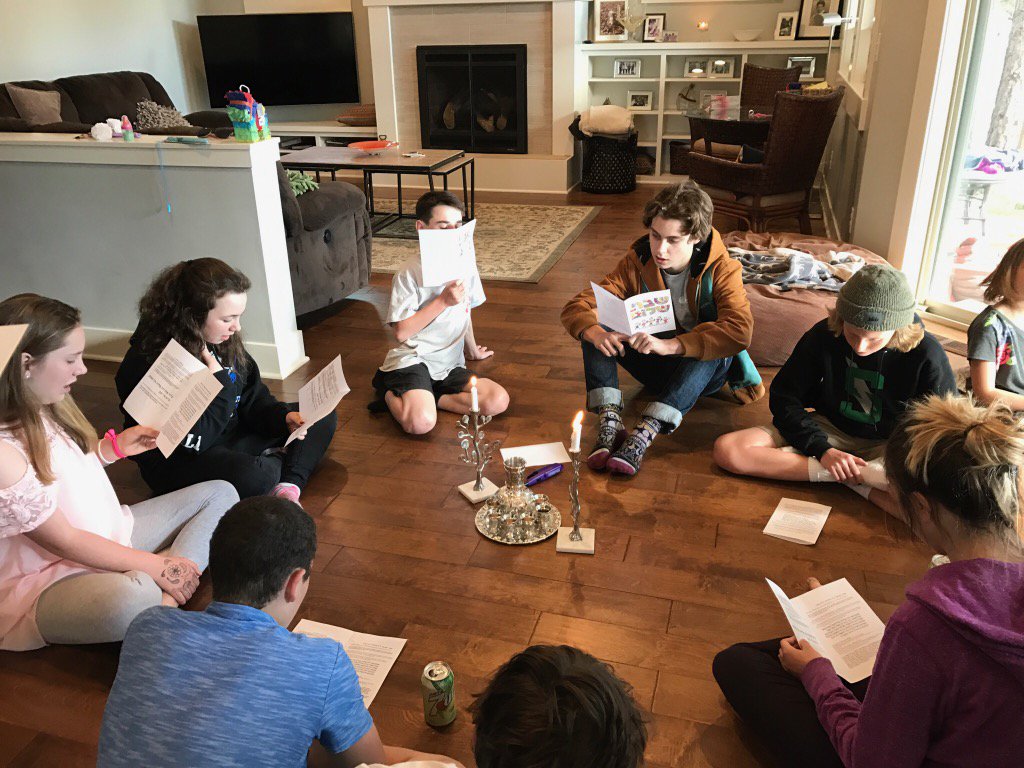 ShalomTeva's tweet photo. We met with a group of middle school Jews to talk about BBYO! Can't wait to have them a part of our chapter soon! https://t.co/5dWyMxaadX