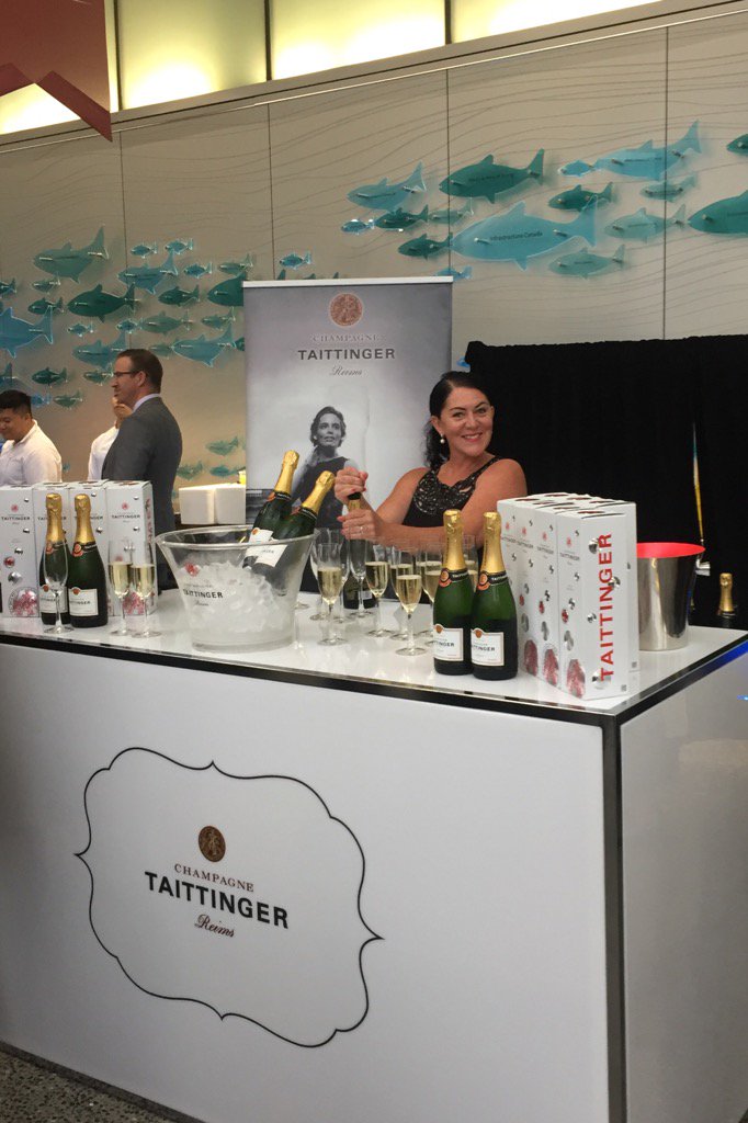 PacificLisaJ's tweet photo. Pouring delicious champagne for a good cause @Taittinger_FR @vancouveraqua #nightattheaquarium https://t.co/nS8DjUtNCS