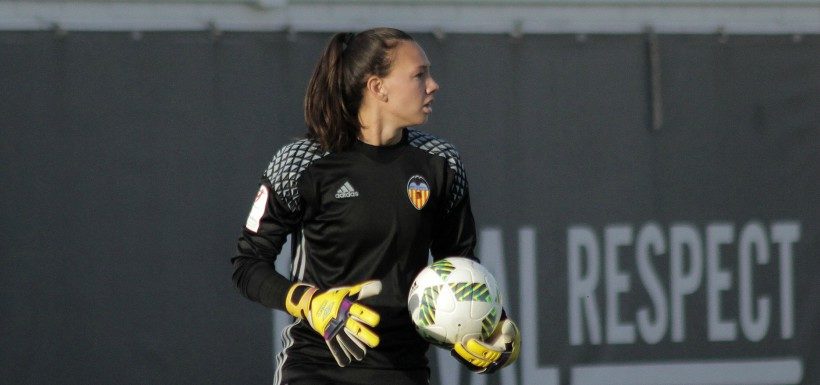 latercera's tweet photo. ⚽️ Endler fue escogida como la mejor arquera de la liga española https://t.co/f90gk5SkDl https://t.co/pSedzo0a7k