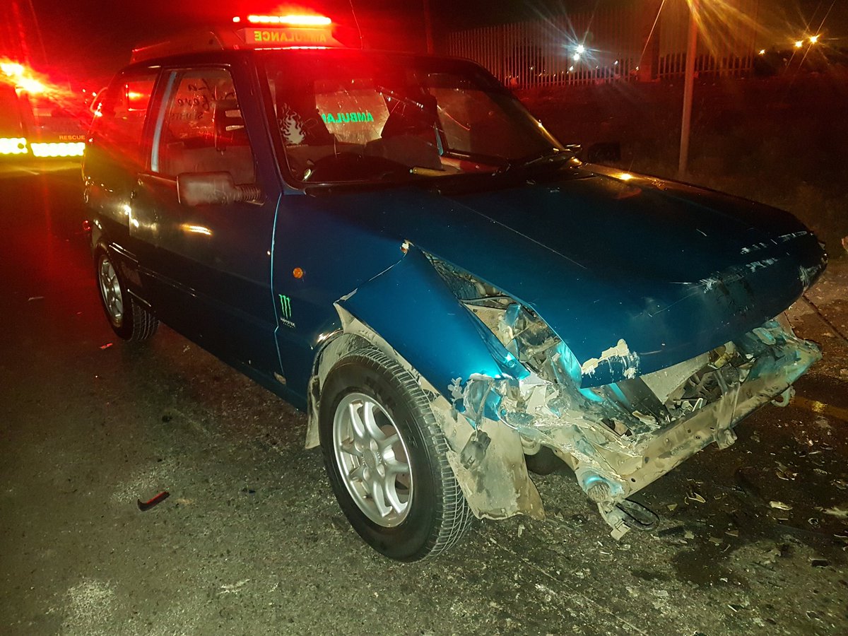 TraumaNetPE's tweet image. MVA Addo road 05:30. Car vs bakkie. Slight - moderate injuries #16June @AlgoaFMNews @_ArriveAlive  @jour_maine @HeraldPE
