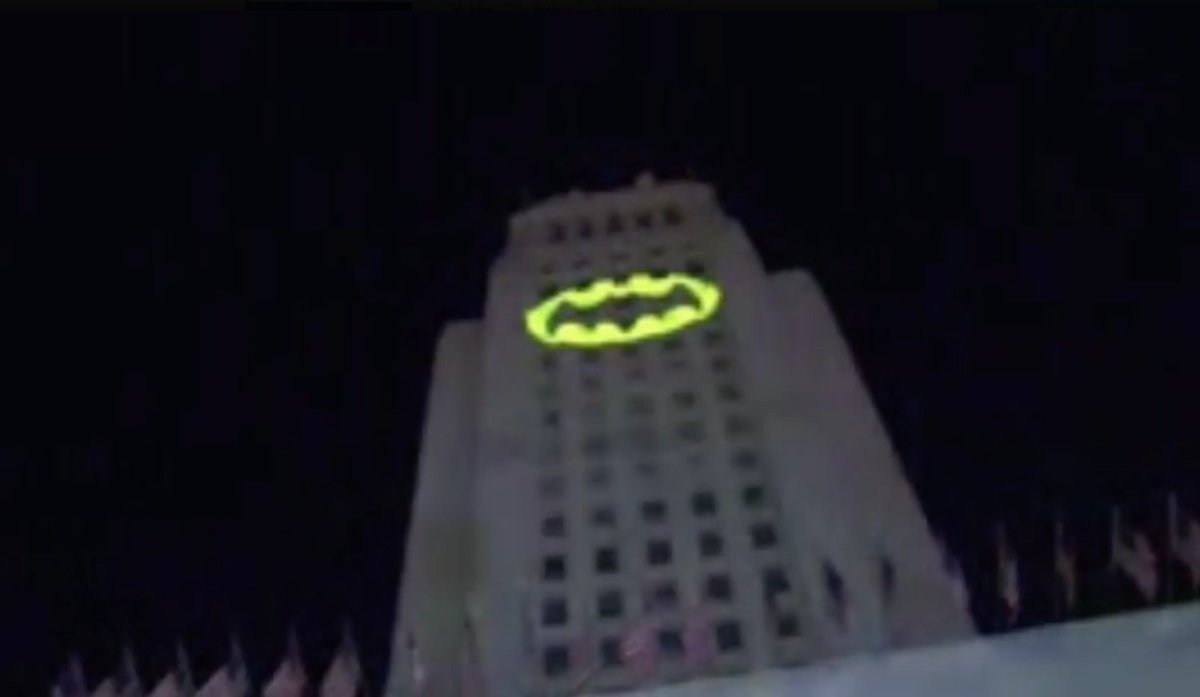 What an awesome tribute to Adam West! The City of L.A. just light up this bat-signal to remember the late actor! facebook.com/DenverChannel/…