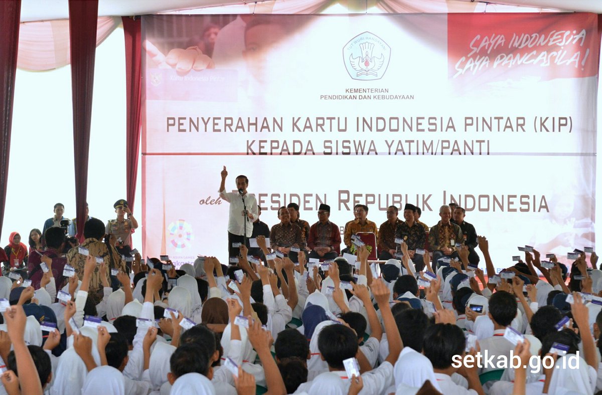 setkabgoid's tweet photo. Anak-anak harus persiapkan diri belajar yg baik. Juga jangan lupa ibadah, sembahyang. Juga olahraga agar tubuh kita sehat - Presiden @jokowi https://t.co/132vRyMw8D