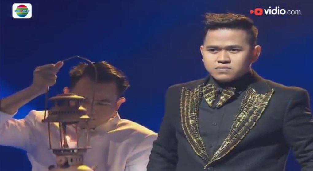 Indosiar's tweet photo. Penampilan Ical berkesan banget bagi mimin ketika menyanyikan lagu "Sebujur Bangkai" Cek penampilanya https://t.co/0ImmbWu7b3 #DAcademy4 https://t.co/Wnkatv1zQz