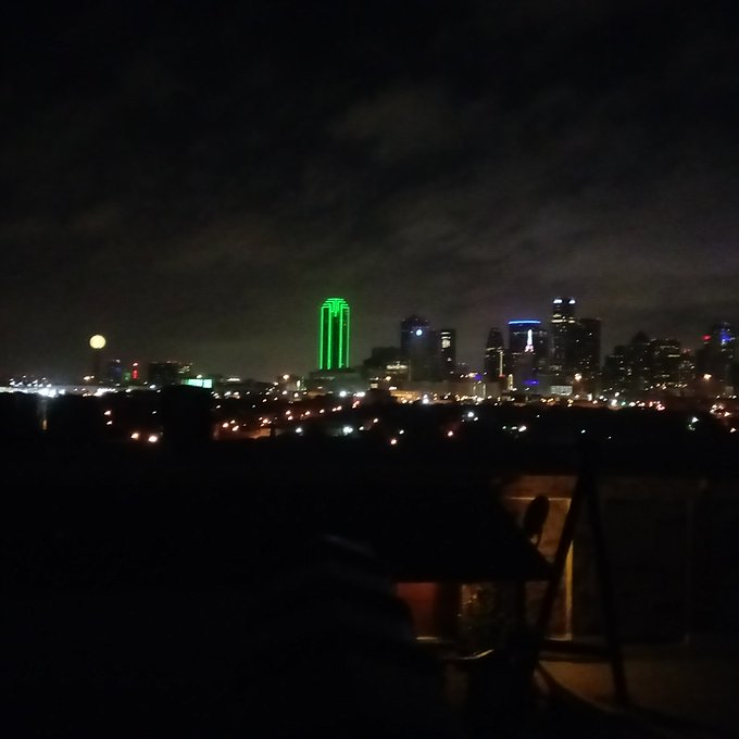 #Dallas #skyline toom that from the roof of The Rape Palace. If you dont know now ya know https://t.<a href="/tag/dallas"class="tags">#Dallas</a><a href="/tag/skyline"class="tags">#skyline</a>