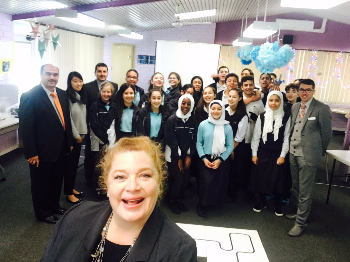 sueellery's tweet image. STEM crew at Fountain College today.
#solvingrealproblems.            #Science  #Tech.                 #Engineering #Maths