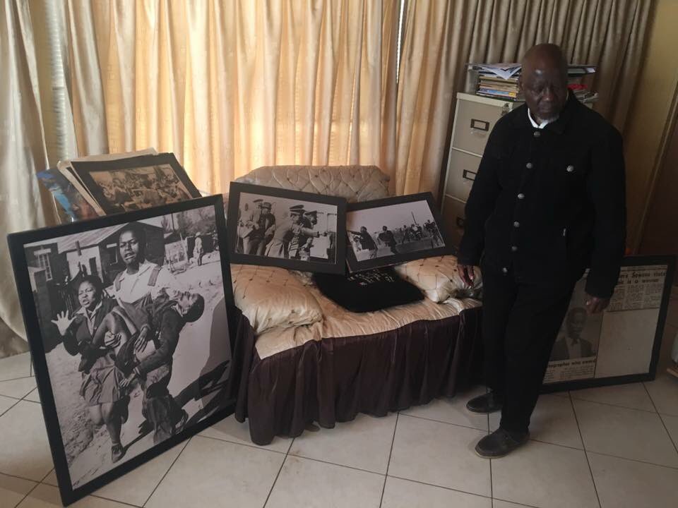 mwelimasilela's tweet photo. This #YouthDay we salute this man, Sam Nzima. The world renowned photographer who took iconic picture of Hector Pietersen #June16 #sabcnews https://t.co/3ssE1sH54x