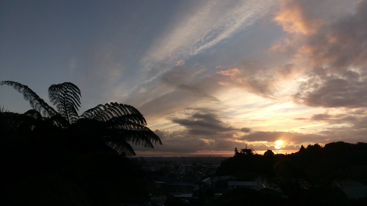 macgibbons's tweet photo. #cloudsunset #TheWestCoast https://t.co/MoruJRRy4S