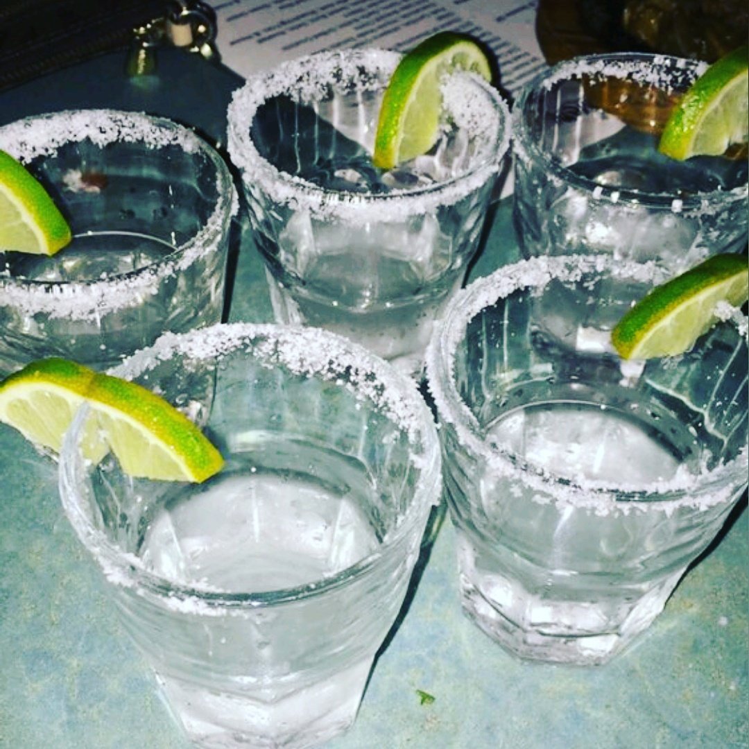 surrenderbar's tweet photo. Come down to #SurrenderHi, your drinks are waiting for you 🍻 https://t.co/bOGprZ9Wyi