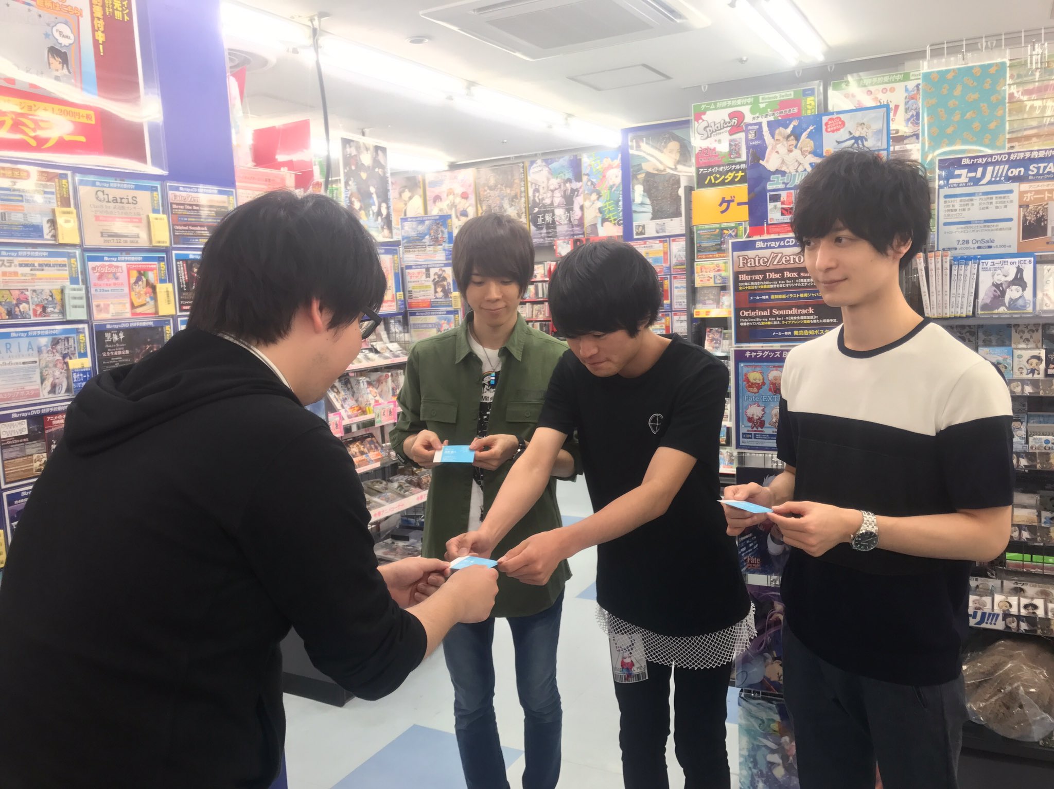 アイドルマスター やってまいりました石川 もちろんp活もかかしません アニメイト金沢さんにポスターを貼らせていただくべく まずはご挨拶 Sidem P活 Sidem T Co Ijwlb3rnxb Twitter