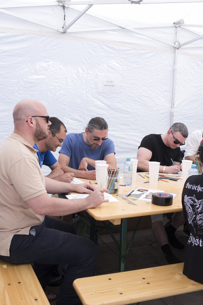 bs_hysteria's tweet photo. simmeringer frühschoppen 2017 war ein voller erfolg. matriarchale trinkkultur und ein betreuter männerbereich. https://t.co/bClJrv6rI6