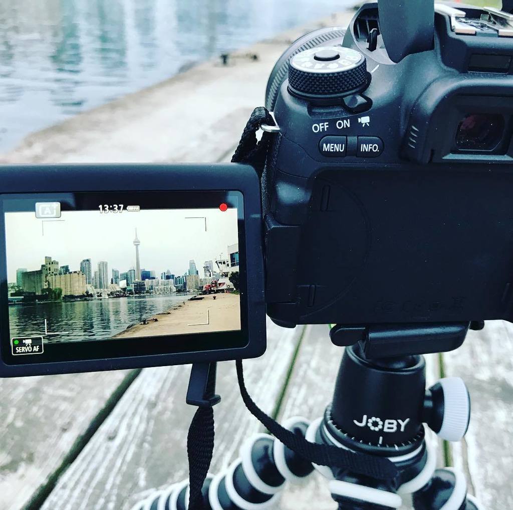 brachynerd's tweet photo. Early morning #vlogging
.
.
.
#vlog #GlobalIG #vlogIG #torontoLife #TorontoIG #canon #DSLR #videoIG #waterFront #i… https://t.co/LVbpQBqvHM https://t.co/wXV2xvhDTk