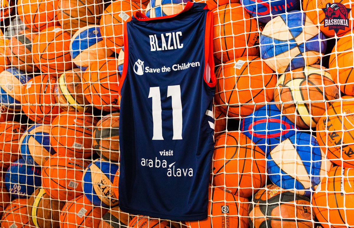 Baskonia's tweet photo. SORTEO | ¡Mirad lo que nos hemos encontrado...! 🤗

¿Quieres llevarte la camiseta 🔵🔴 de @JakaBlazic!

➡️ FOLLOW (Baskonia &amp; Jaka) + RT https://t.co/X406qziNuS