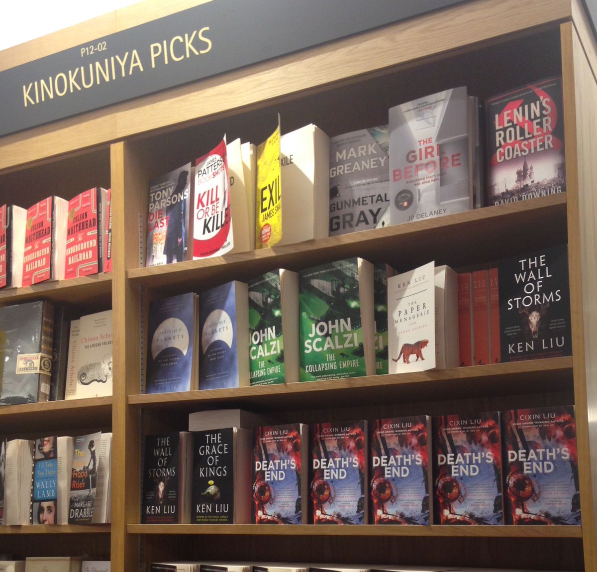 VickiGrace8's tweet photo. Lovely HoZ display at Kinokuniya, Singapore! @HoZ_Books @liu_cixin @kyliu99 https://t.co/y1qkCSEYAV