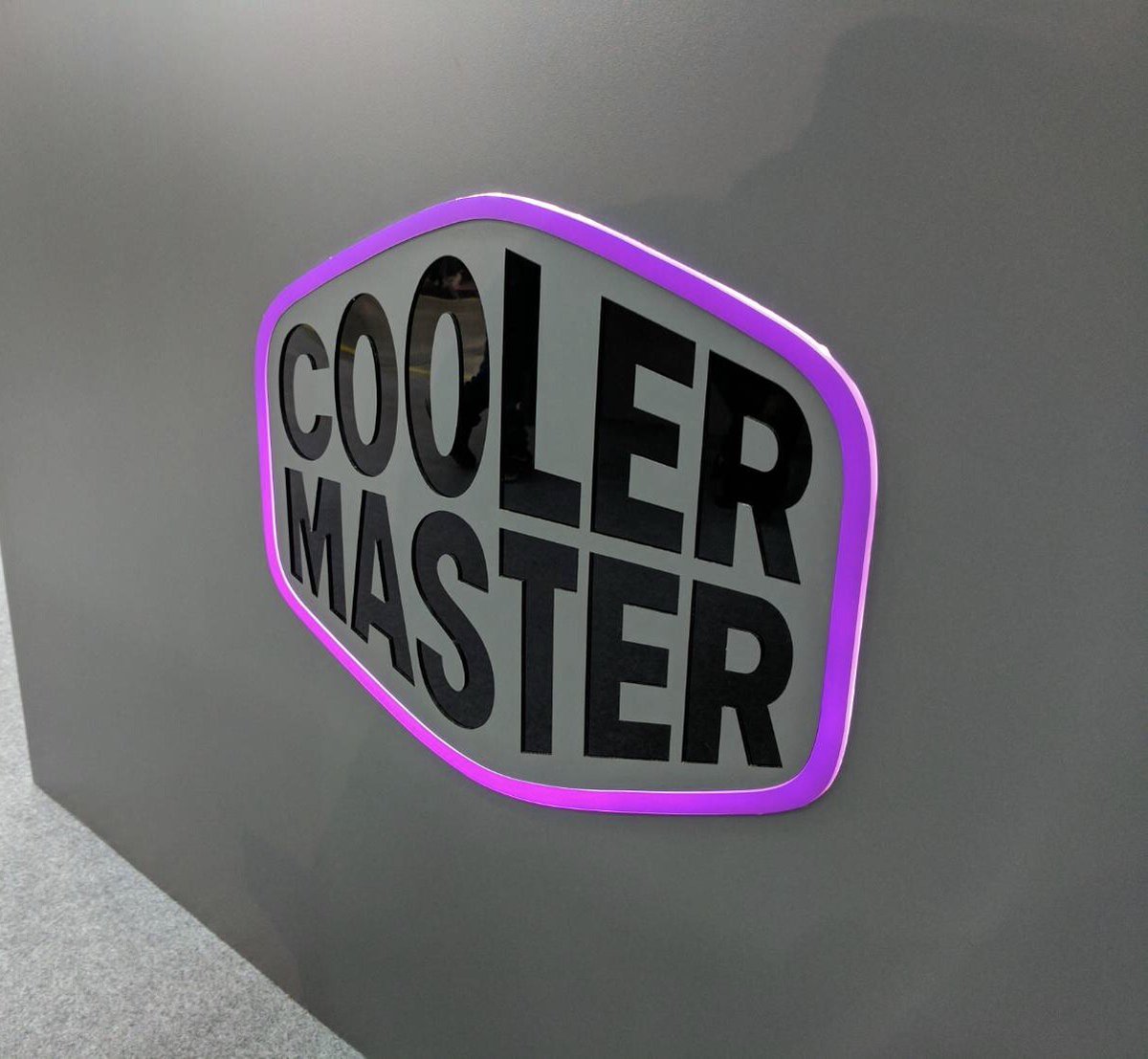 coolermasterfr's tweet image. Vous avez dû croiser notre nouveau logo RGB ! Vous aimez ? 😉