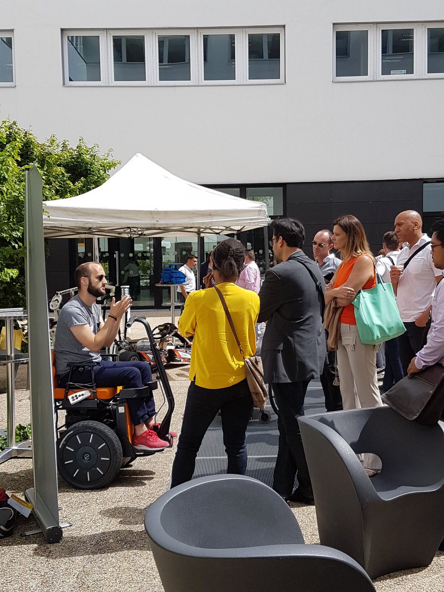 Démonstration dans le patio des innovations #mobilite Journée Mobilité : Design &amp; Handicap