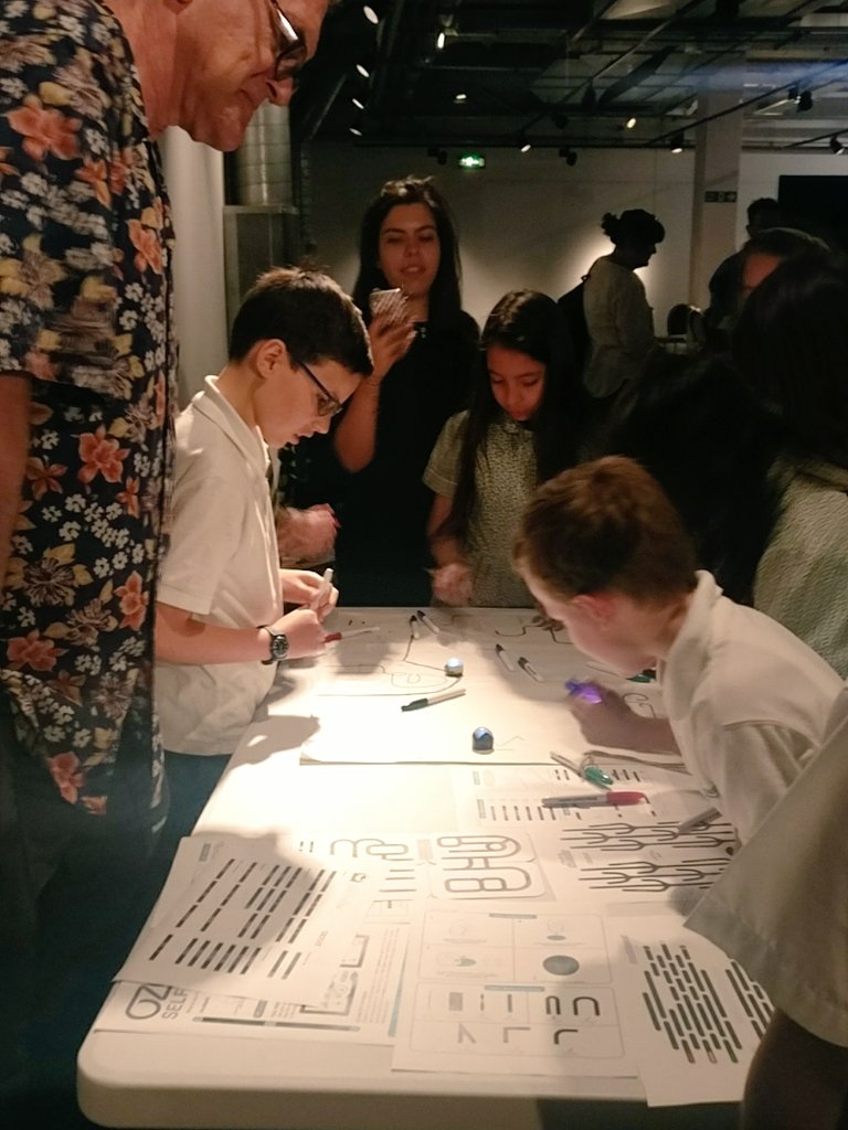 EpicCIC's tweet photo. Everyone getting stuck in at the #childrenschoiceconference @sciencemuseum learning about science ☺️ #bannanapiano #scienceofhair #dna https://t.co/r9J6BRxOOJ