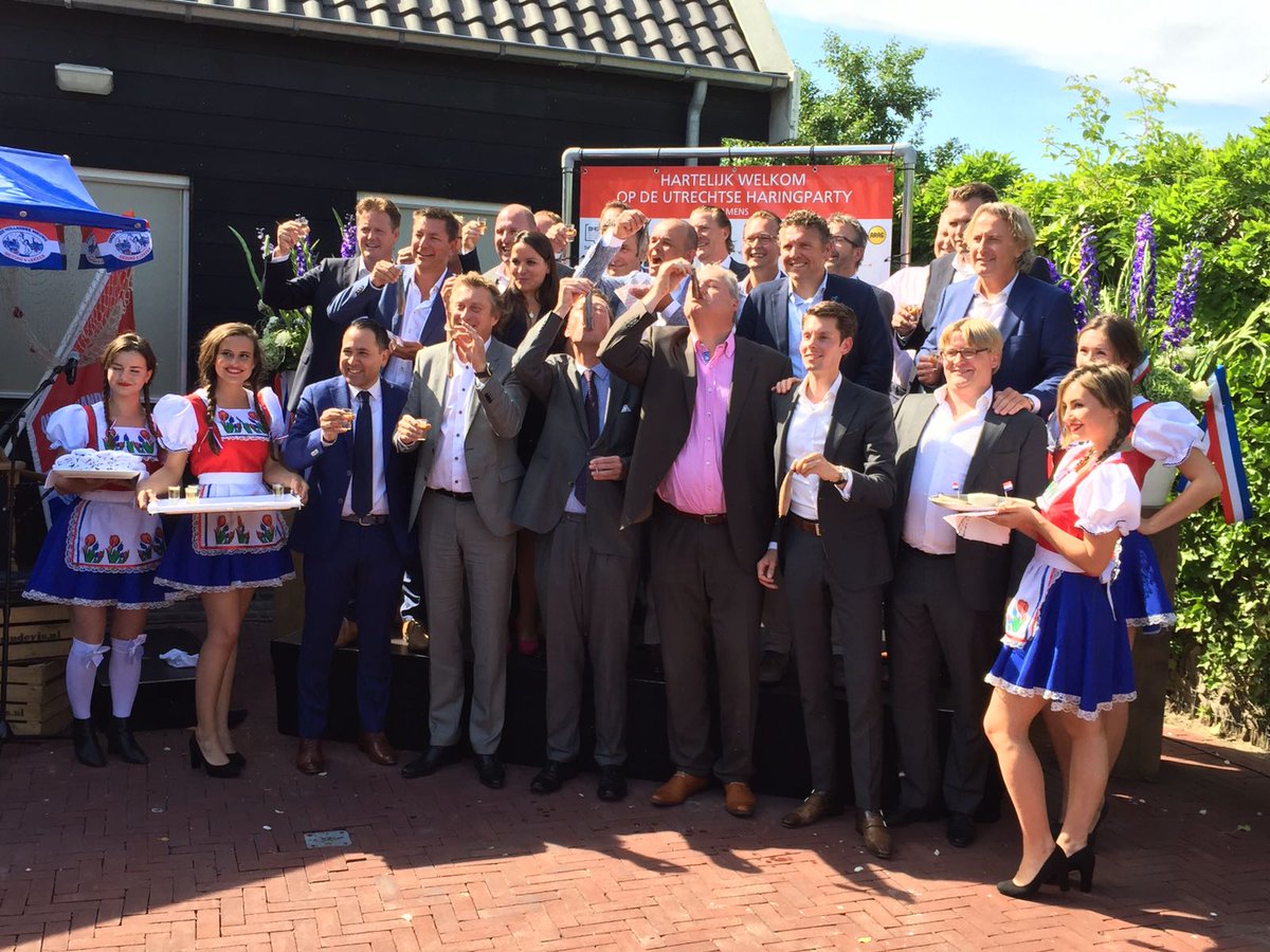Voor de 9e keer op rij was <a href="/Zuivergastvrij/">Restaurant Zuiver</a> het decor voor de Utrechtse #Haringparty. #haring avex-int.com/nl/nl/hollands…