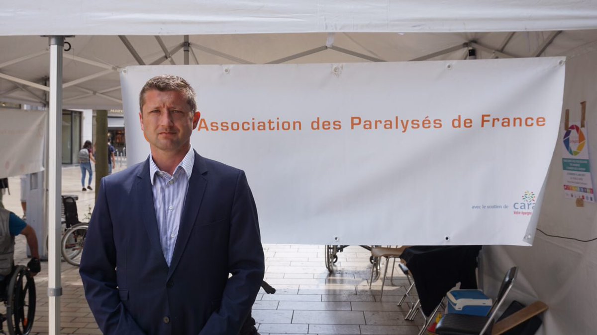 Visite de l'opération "Changer le regard" de l'association des Paralysés de France avec <a href="/NDumont_2017/">Nicolas Dumont</a>, candidat dans la Somme. #circo8001