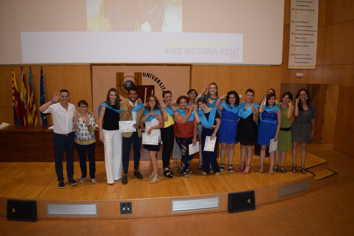 IESVictoriaKent's tweet photo. Ayer despedimos a una nueva generación de profesionales. Mucha suerte, esta será siempre vuestra casa ¡Enhorabuena! (II) https://t.co/SPF2alCiHV