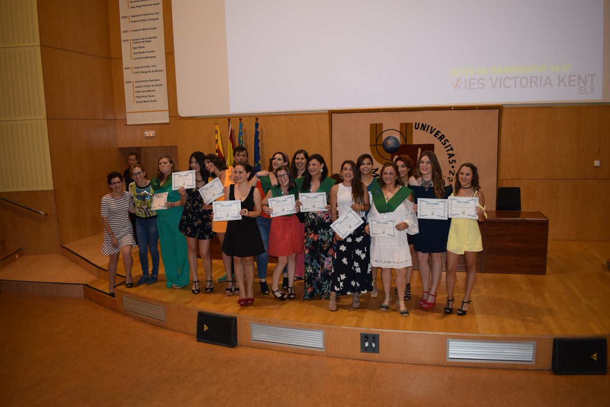 IESVictoriaKent's tweet photo. Ayer despedimos a una nueva generación de profesionales. Mucha suerte, esta será siempre vuestra casa ¡Enhorabuena! (II) https://t.co/SPF2alCiHV