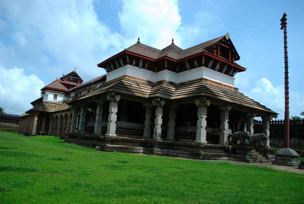 JainTemplesInd's tweet photo. #JainTemplesOfIndia
Jain Temples In Karnataka !!
Learn More: https://t.co/lUFs1KrzY2

#ExploreMoreWithUs https://t.co/73SgZYuCEZ