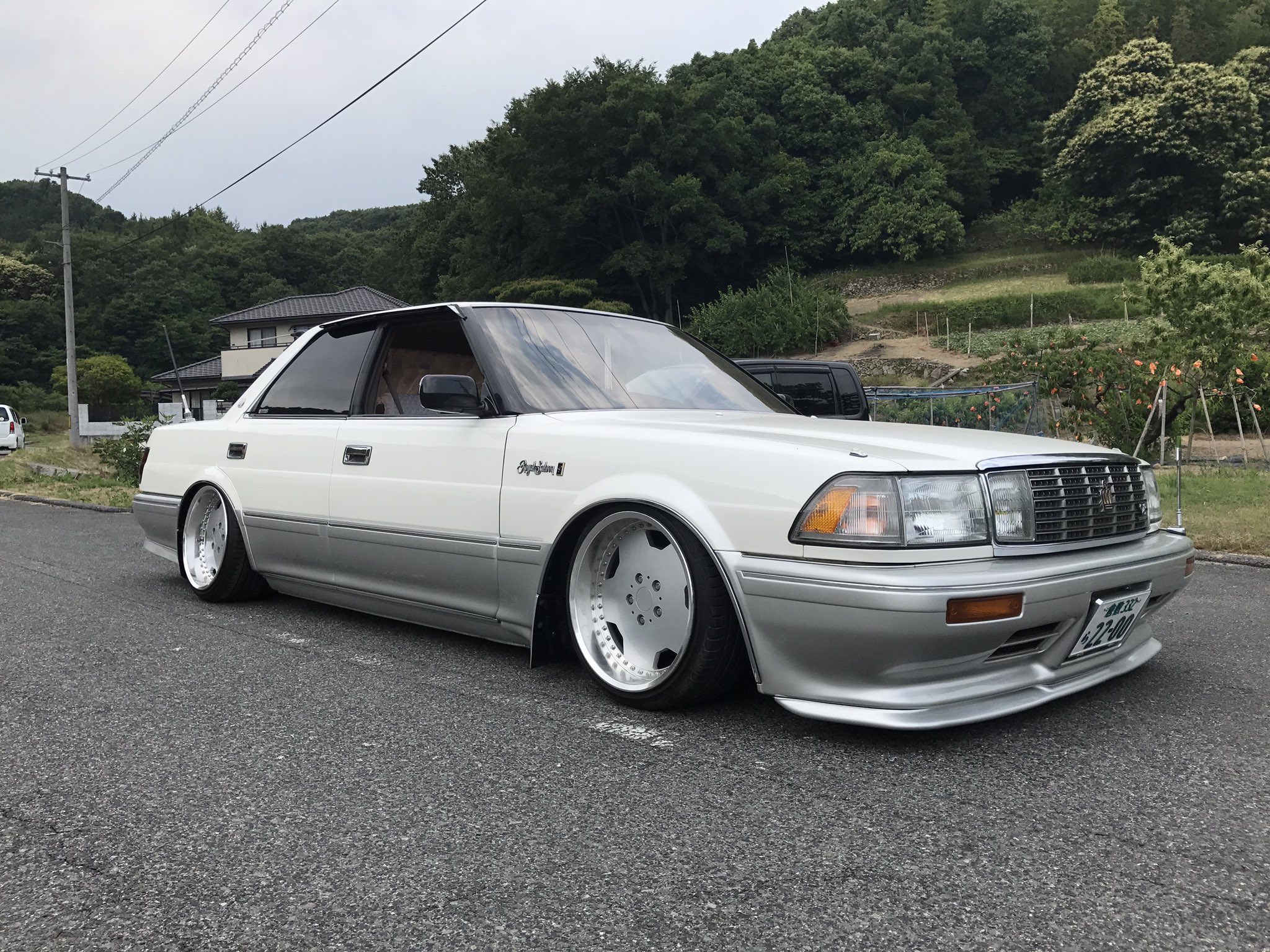 よったけ D ヤン車とゆーよりvipカー感が凄いぃ 純正 純正op 他車種純正パーツ流用 これは好き嫌いがハッキリ分かれるな T Co Mvqhl3lm7j Twitter