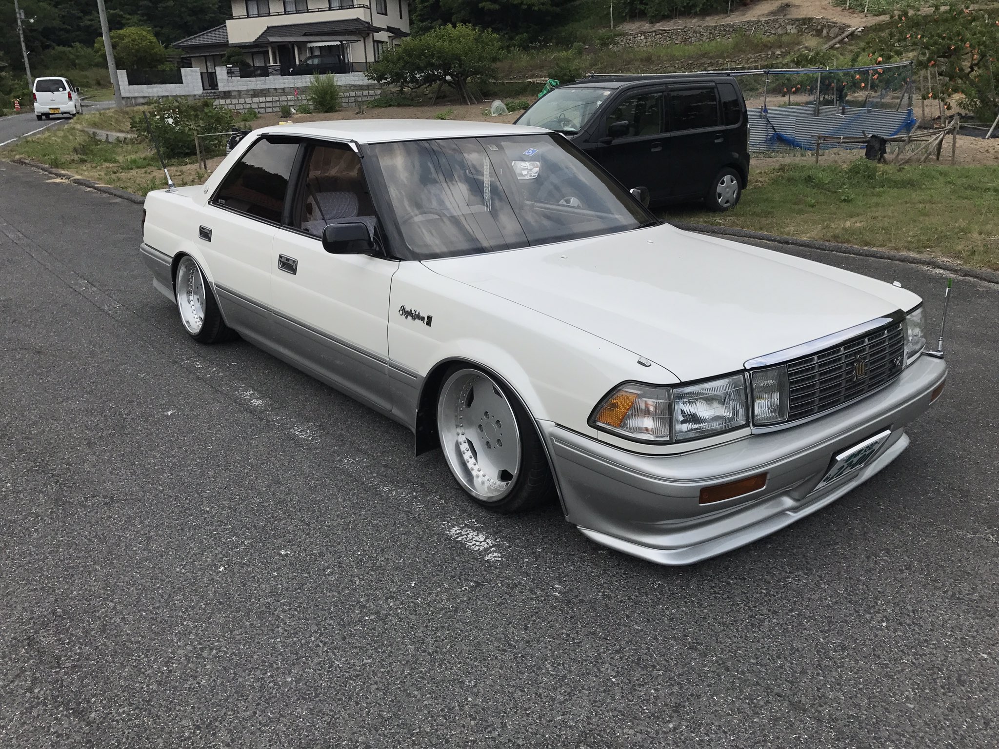 Twitter 上的 よったけ D ヤン車とゆーよりvipカー感が凄いぃ 純正 純正op 他車種純正パーツ流用 これは好き嫌いがハッキリ分かれるな T Co Mvqhl3lm7j Twitter