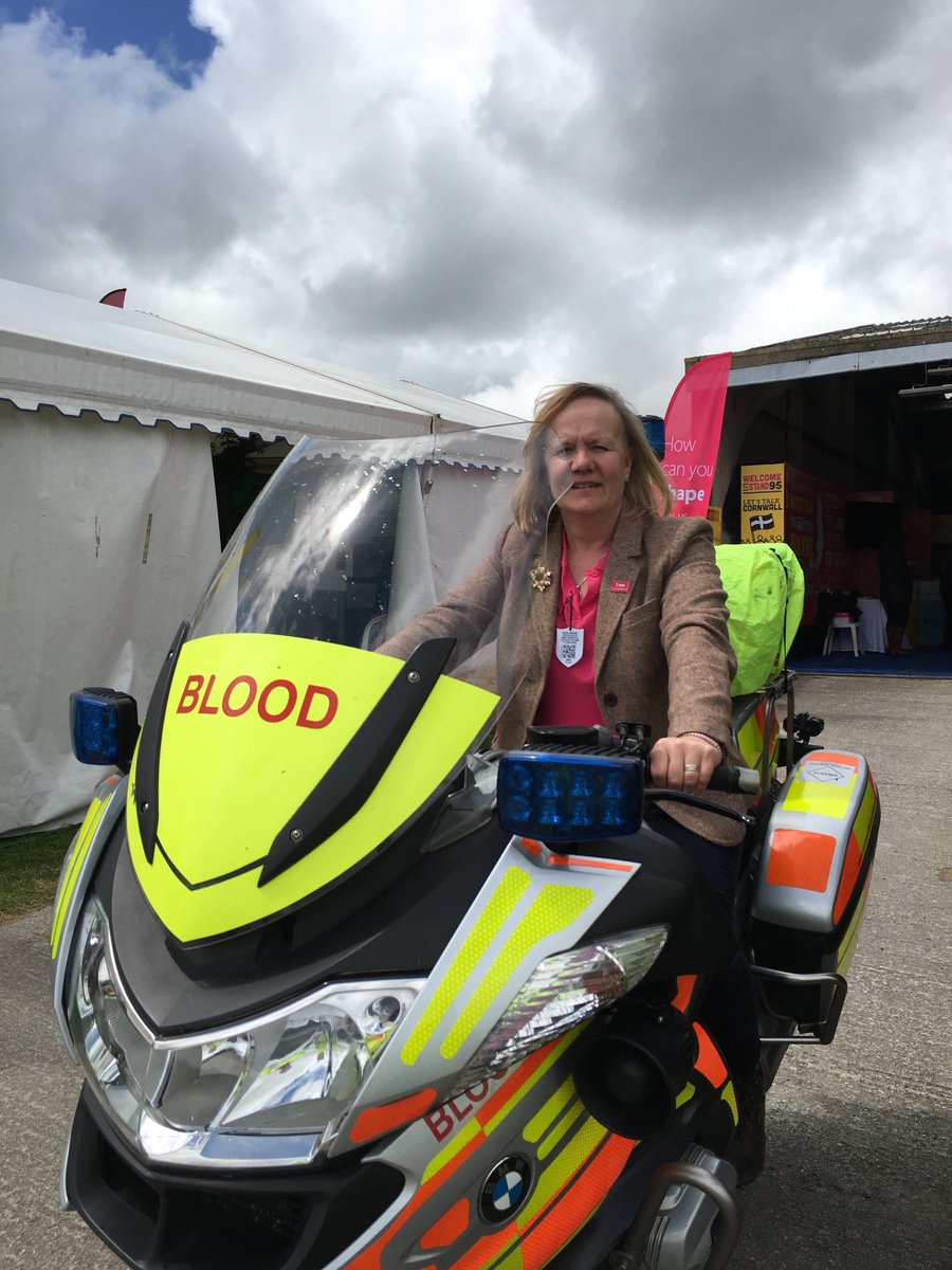 CFWBloodBikes's tweet photo. Last week @RoyalCornwall meeting the lovely @TamsinThomas2 from @Cornwallhospice #hospitals #hopsices #ITSWHATWEDO #bloodbikes #volunteer https://t.co/QPvgPnNd30