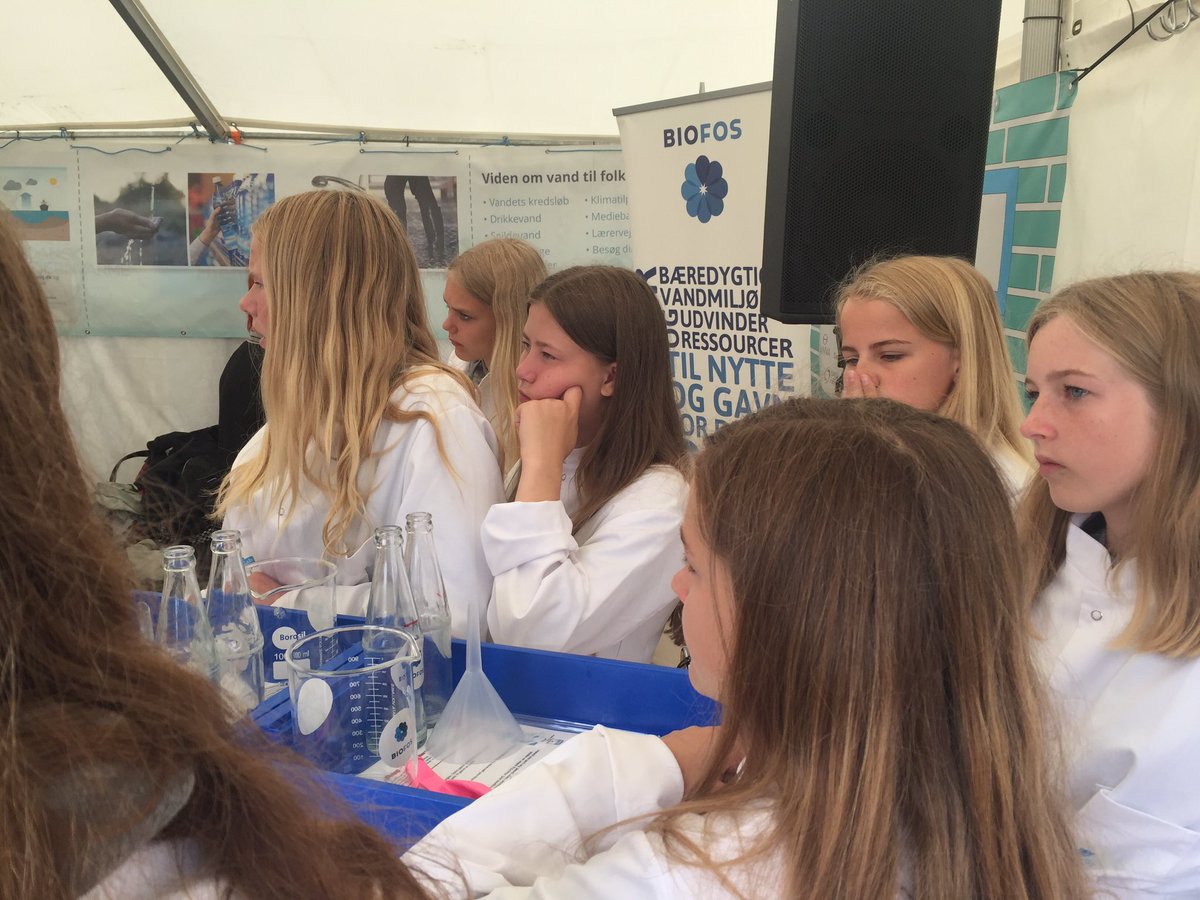 B_Cirkulaer's tweet photo. Forsyningshuset er åbent - m besøg af 6.A fra Kongekærskolen, som skal lære om #vandetsvej sammen m #biofos. #fmdk #forsynerDK https://t.co/9Q310gwuRE