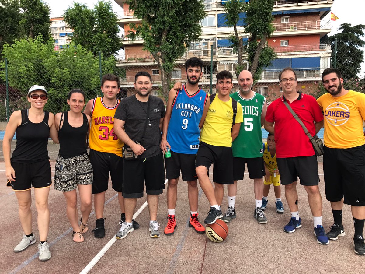 ParqueBasket's tweet photo. Si de algo estamos contentos en nuestro Club, es de todos estos entrenadores (y los que no aparecen!) Gracias por vuestro trabajo! https://t.co/NzSQ3CIDHC