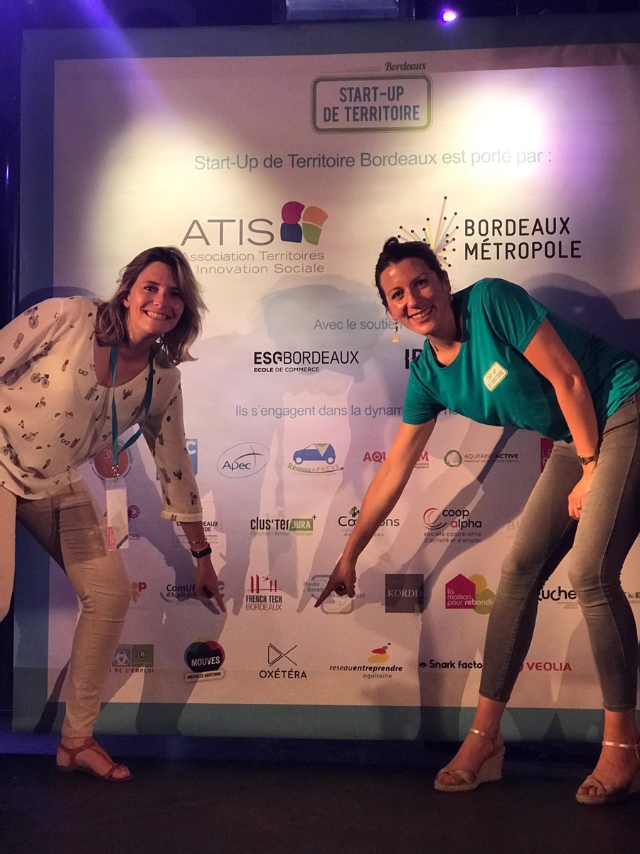 oxetera's tweet photo. Quelle belle soirée ! BRAVO !#innovation #collaboration #creativite @paula_lafond @SandrinePoilpre @AtisInnovation #startupbx2017 https://t.co/p39Wkw2CUd