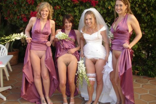 Niles_Gilson's tweet photo. Katey and David wanted a naked wedding. Her chosen bridesmaids also enjoyed nudity. But her parents nixed the idea, so this was the result. https://t.co/kdNfgdEfil