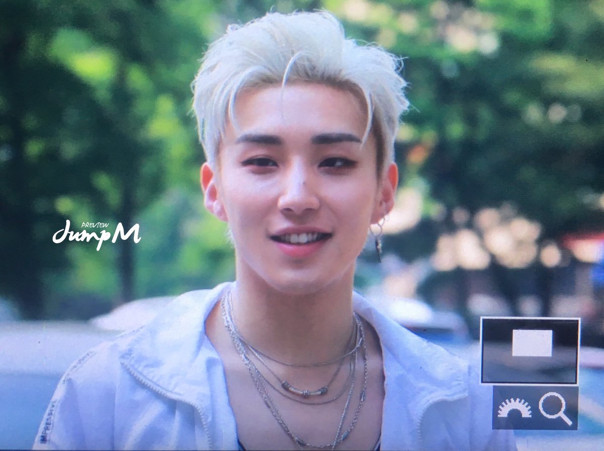 170616 뮤뱅본방출근길 ##BAP #종업  <a href="/BAP_Jongup/">stan jongup</a> 프리뷰-이따 본방 잘해!화이팅👊