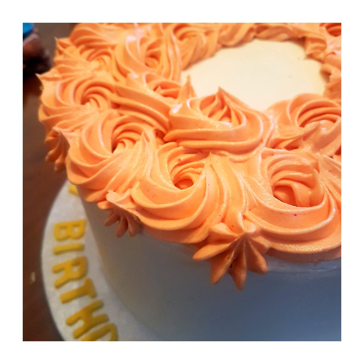 LenaRoseBakery's tweet photo. Definitely getting #thatfridayfeeling .... #sweettreats #lenarosebakery #happyfriday #yummy https://t.co/nVnjJCzDbE