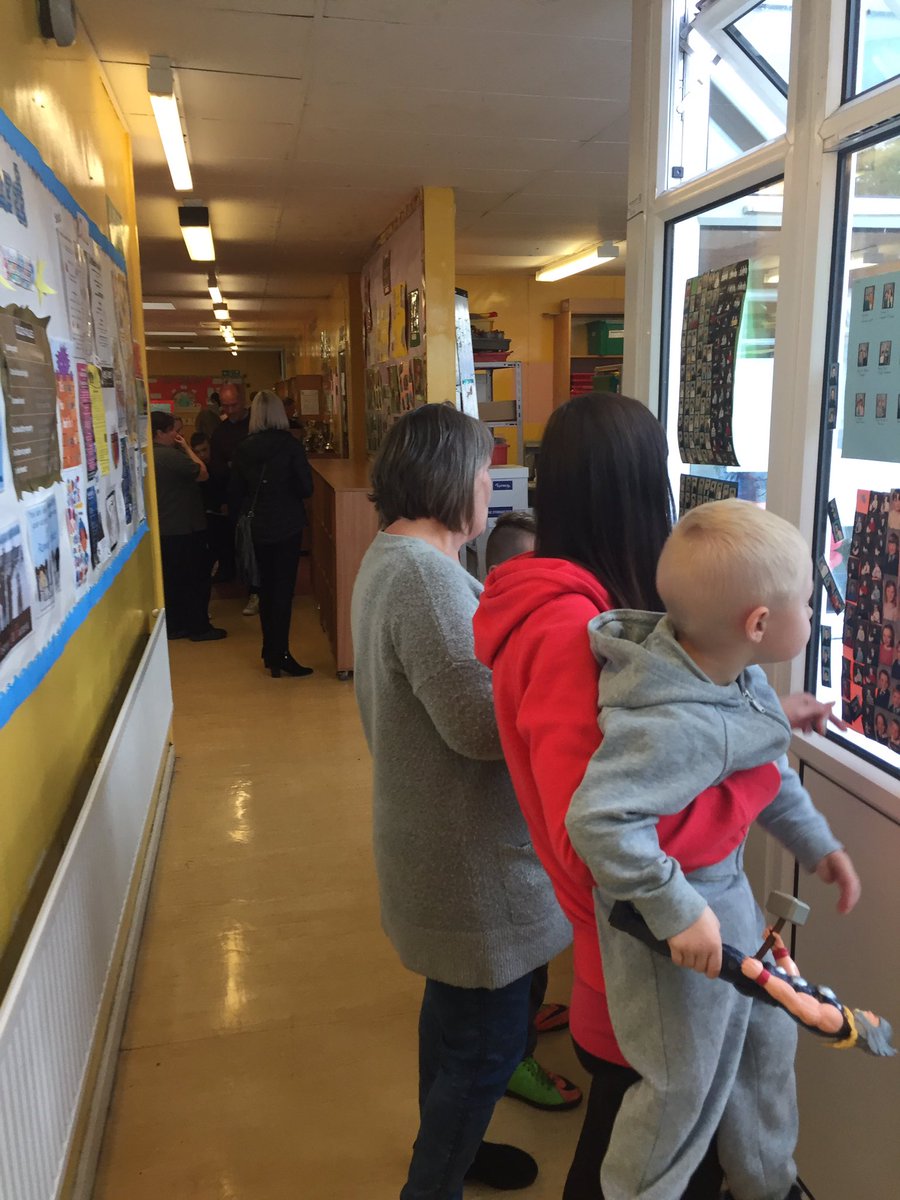 YokerPrimary's tweet photo. What a night! Thank you so much for coming along to our open evening last night. So many memories. #yokeroonies #happiesttimeofyourlife https://t.co/7NMCFyR7ZK