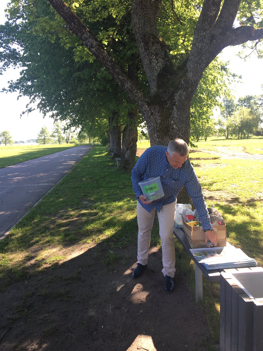 Apkārt Zaļš vidū es! Skolēnu nometnē Pūņās, stāstām par atkritumu šķirošanas nepieciešamību#dzīvo un domā zaļi