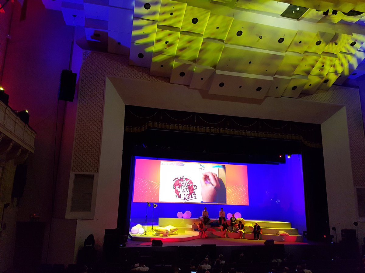 t_recheva's tweet photo. What will the digital world look like by 2025, youth share at day 2 of #da17eu https://t.co/u6J06ImJsV