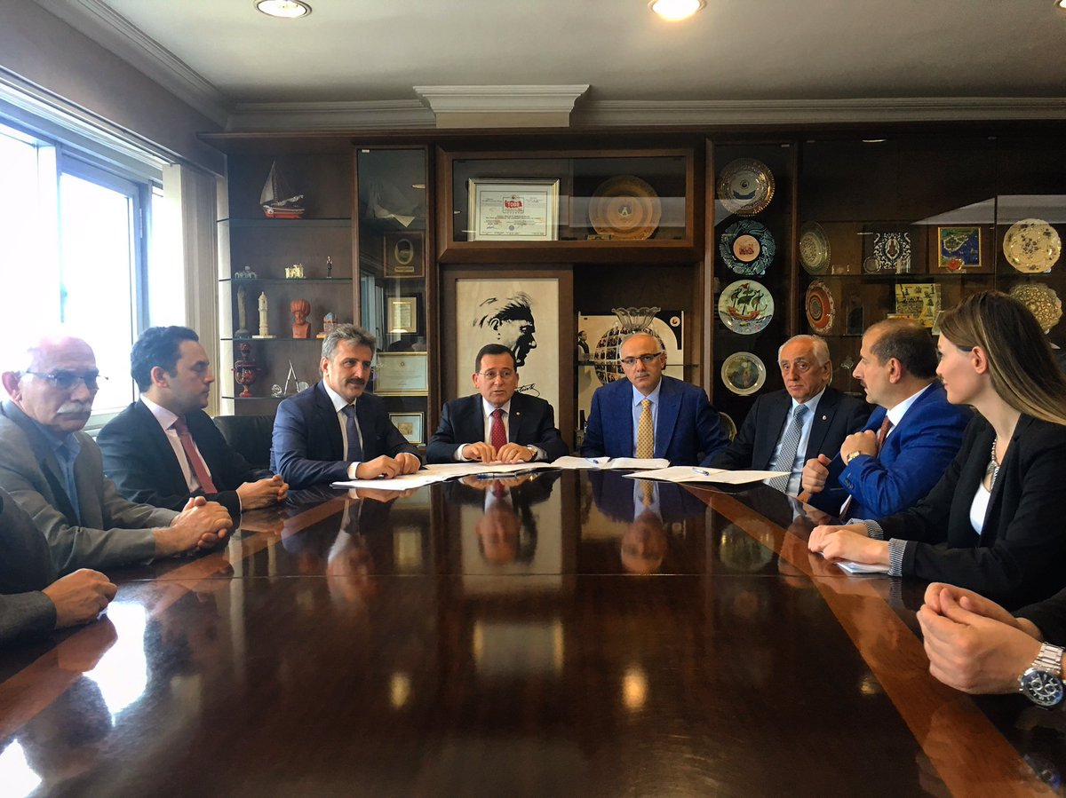 Trabzon TSO Başkanı M. Suat Hacısalihoğlu ve ekibi ile tanıtım ve bilgilendirme toplantısı düzenlenmiştir. <a href="/senocak35/">Abdurrahim ŞENOCAK</a> <a href="/myildirimhan/">Mazhar YILDIRIMHAN</a>