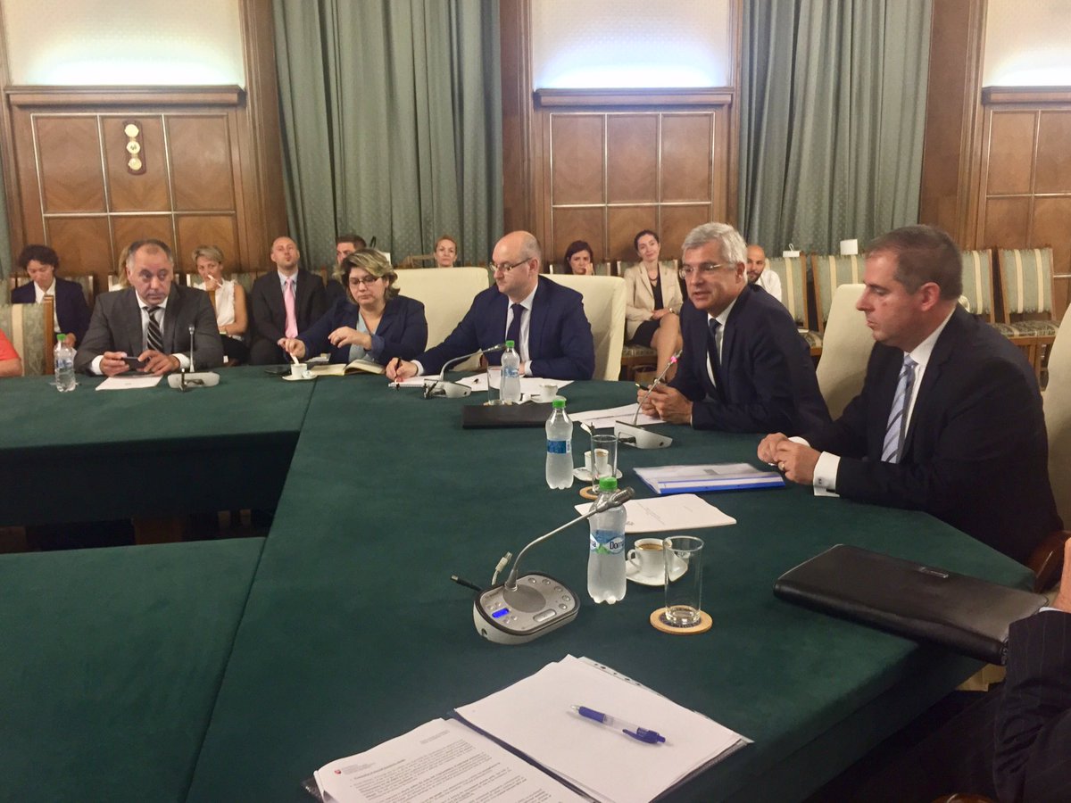 IvanKorcok's tweet photo. Sharing #SKPRES experience with RO ministries in Government meeting room.PRES is a national project. #ROPRES https://t.co/6nLs3clmdu