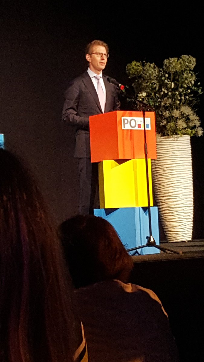 SFbericht's tweet photo. Als er problemen zijn moet je er op af gaan zegt @SanderDekker @MinOCW tijdens congres @PO_Raad dus is hij er. https://t.co/sKbFe8SwzX