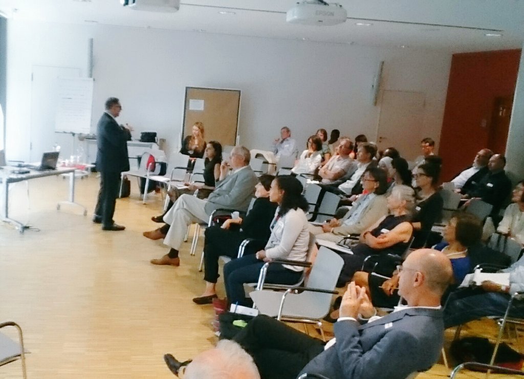qi_forum's tweet photo. @RashadMassoud waking everyone up with a dynamic speach!! #QIForum #patientsafety #quality https://t.co/MbljnkzYrk