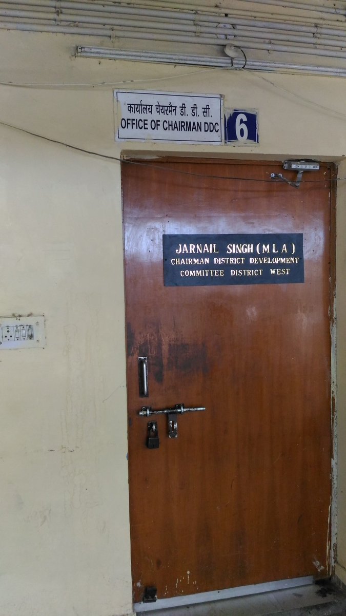 SharmaKhemchand's tweet photo. दिल्ली क़े भगोडे  @JarnailSinghAAP को DDC का चेयरमैन बनाया है आज भी वह अपने को दिल्ली का MLA बता  रहा है
@ArvindKejriwal जी किस आधार पर??? https://t.co/YYfBoeRBha
