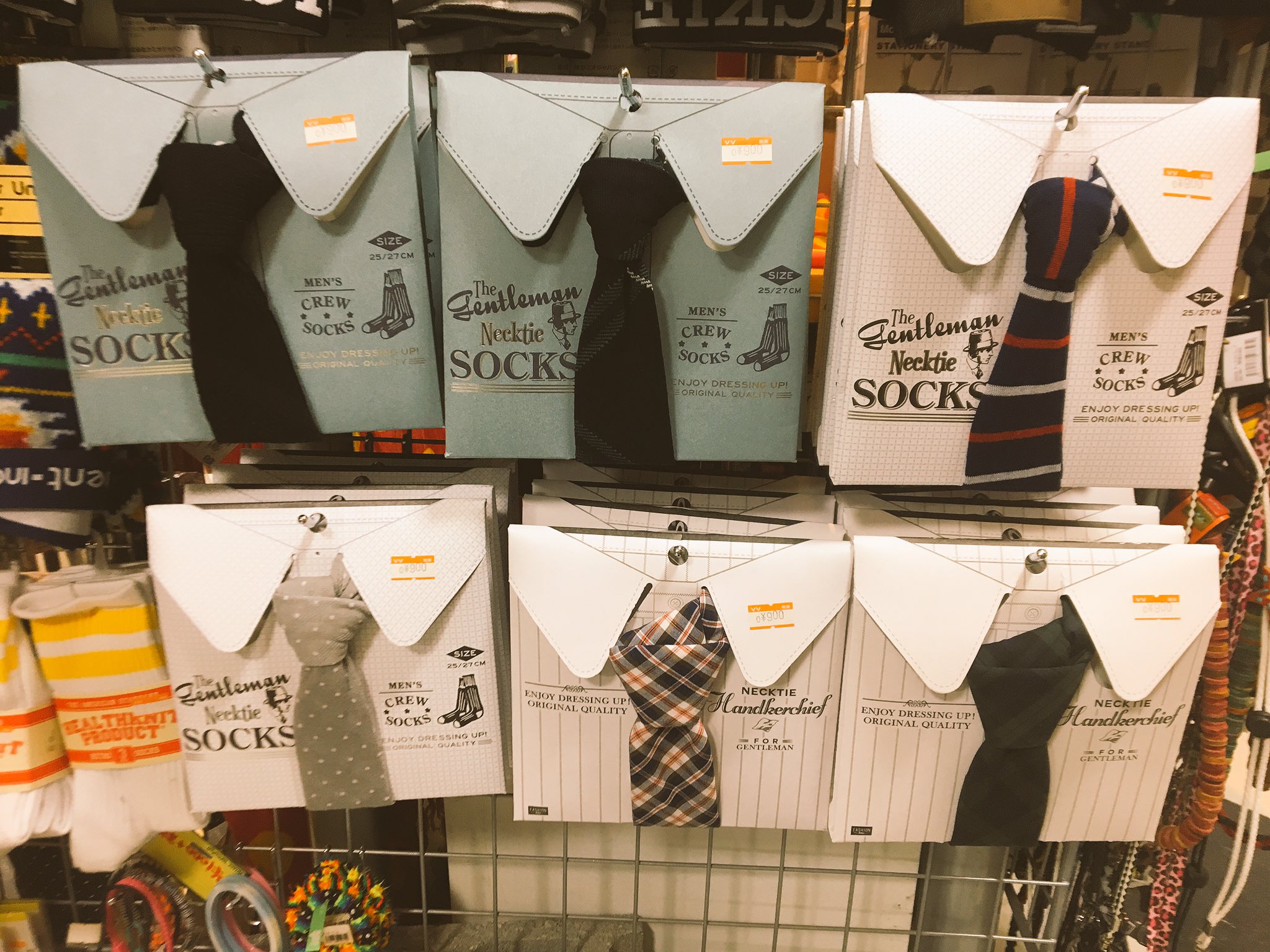 ٹوئٹر ヴィレッジヴァンガード イオン三笠店 ٹوئٹر پر ネクタイ靴下 ハンカチ 父の日などにプレゼトどーでしょーか ネクタイの形しててかわいい ヴィレッジヴァンガード ネクタイ 父の日 ネクタイハンカチ ネクタイ靴下 プレゼト T Co