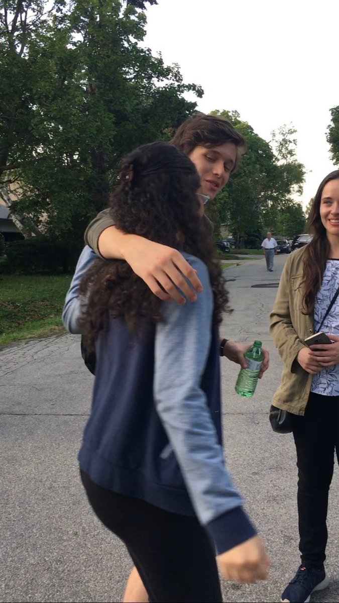 NickRobinson_FR's tweet photo. Nick et une fan à Toronto #2 https://t.co/Aoyri1ejVp