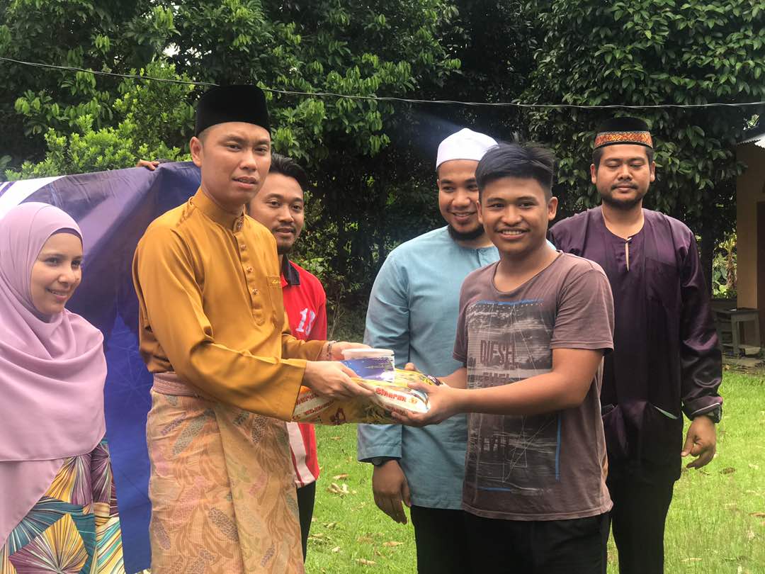 nizam_pb's tweet photo. Alhamdulilah saya tiba di Parlimen Bukit Gantang Perak bersama kepimpinan Gerakan Belia 4B BG
#bergerak  #satuhati  
#ramadankareem https://t.co/g2tVdmjzsE
