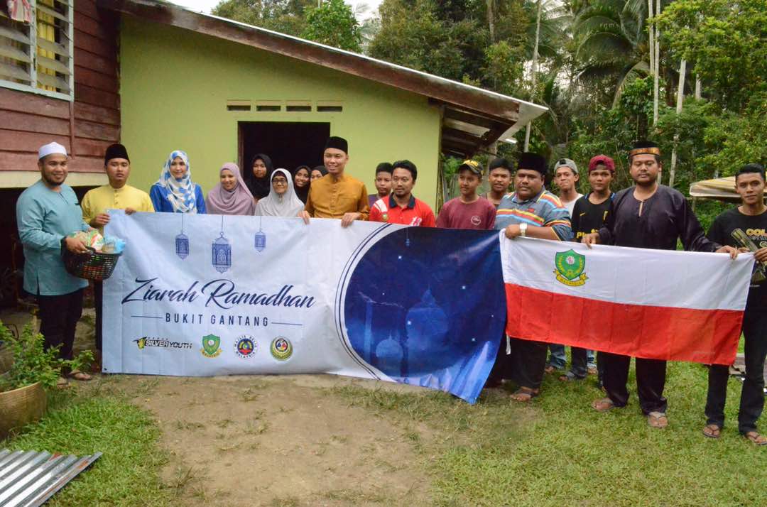 nizam_pb's tweet photo. Alhamdulilah saya tiba di Parlimen Bukit Gantang Perak bersama kepimpinan Gerakan Belia 4B BG
#bergerak  #satuhati  
#ramadankareem https://t.co/g2tVdmjzsE