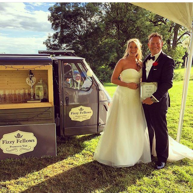 ConfettiWedding's tweet photo. The Prosecco Van from @FizzyFellows serves beautifully cold Prosecco on tap at your #wedding! https://t.co/bowJQUoxPK https://t.co/FCrNbKfIXj